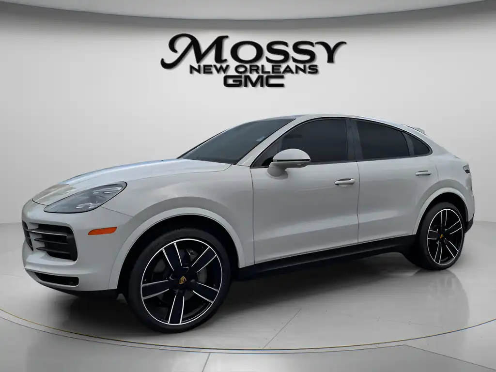 2023 Porsche Cayenne S's photo