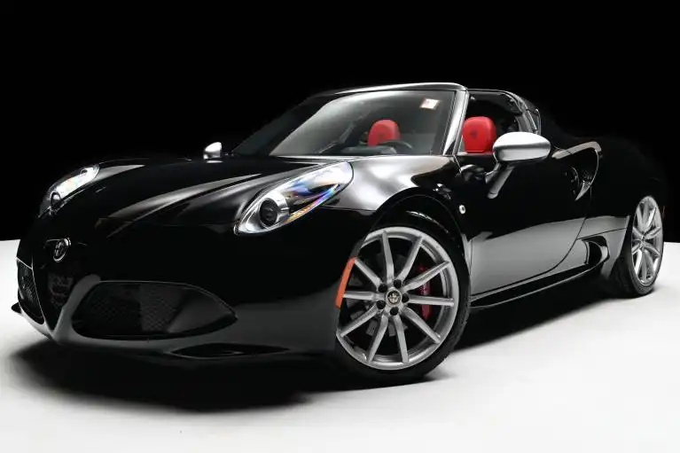 2016 Alfa Romeo 4C Spider's photo