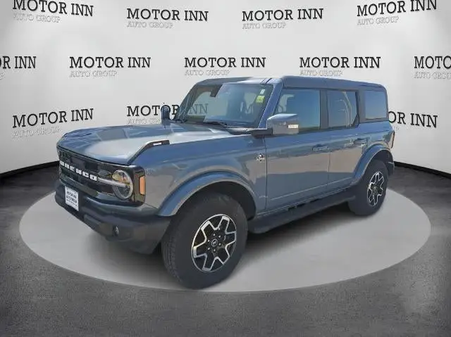 2024 Ford Bronco Outer Banks 4x4 photo 1