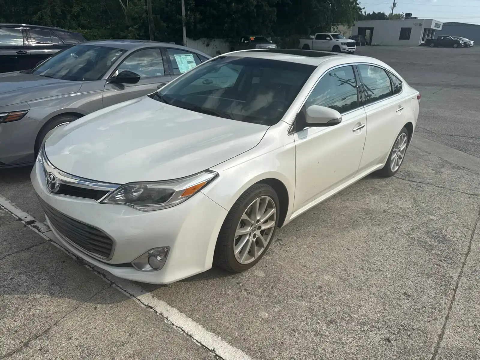 2013 Toyota Avalon XLE Touring's photo