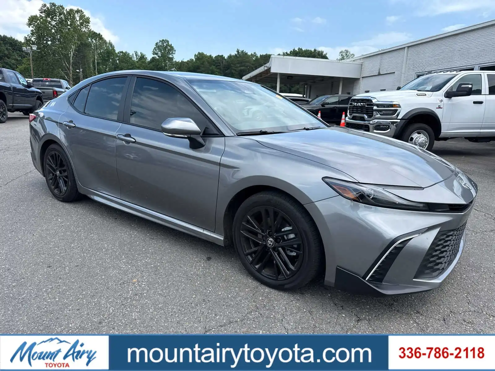 2026 Toyota Camry SE Hybrid's photo