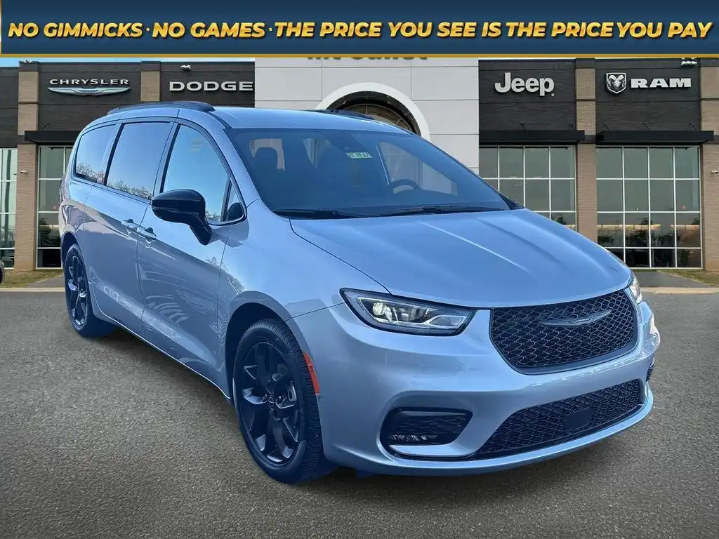 2026 Chrysler Pacifica Select's photo