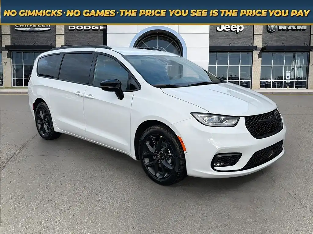 2026 Chrysler Pacifica Select's photo