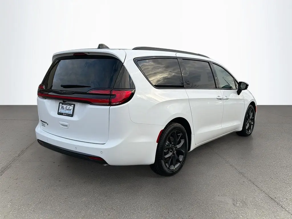 2026 Chrysler Pacifica Select photo 4
