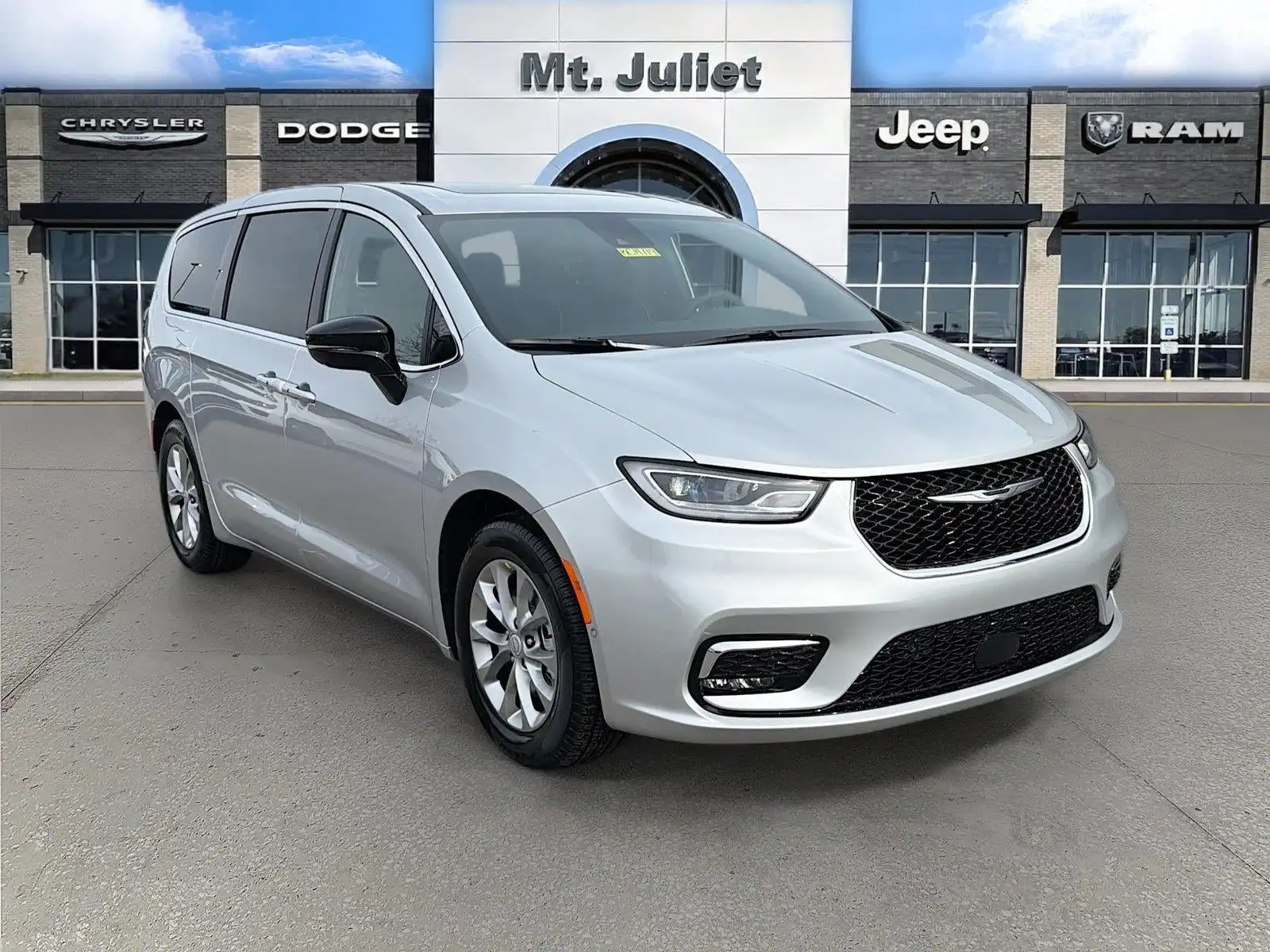 2026 Chrysler Pacifica Limited's photo