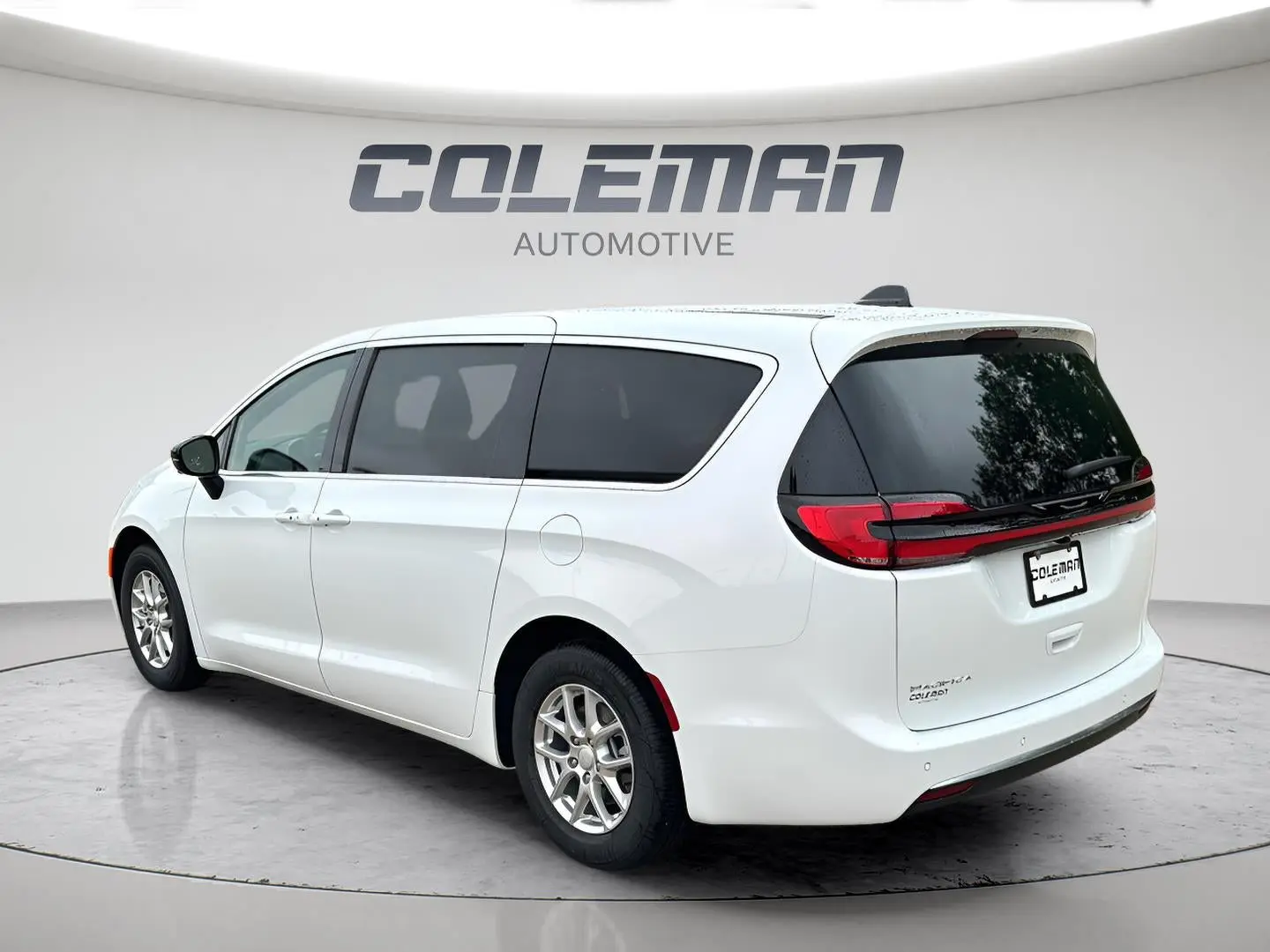 2027 Chrysler Pacifica Select photo 3