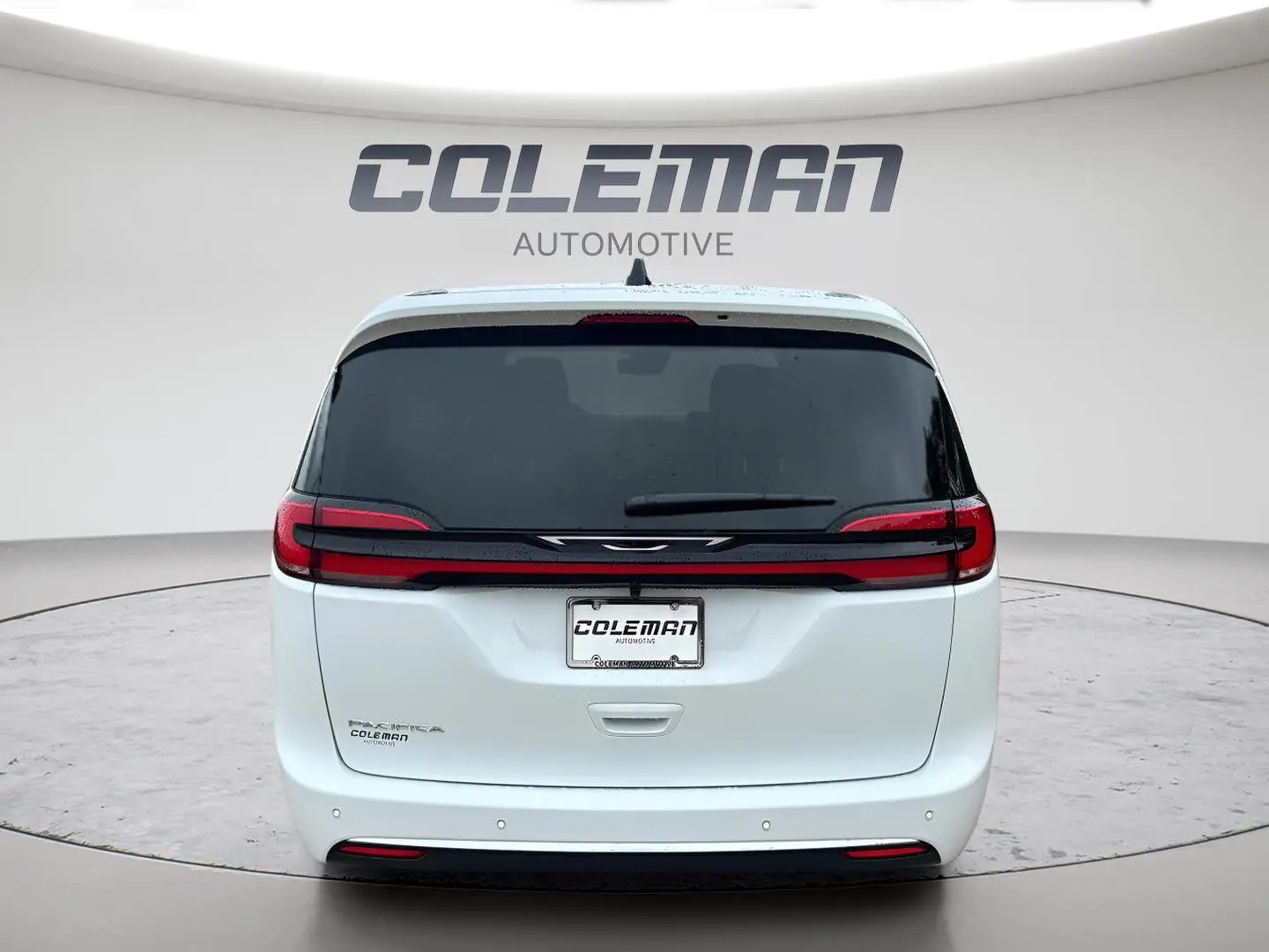 2027 Chrysler Pacifica Select photo 4