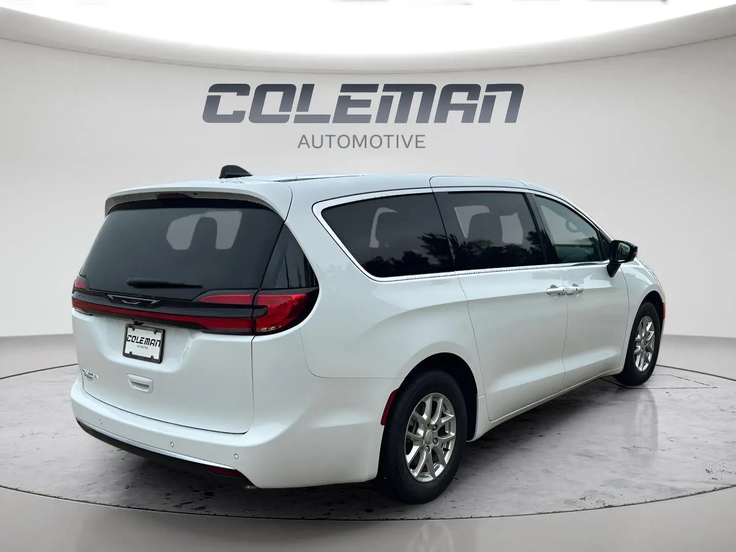 2027 Chrysler Pacifica Select photo 5