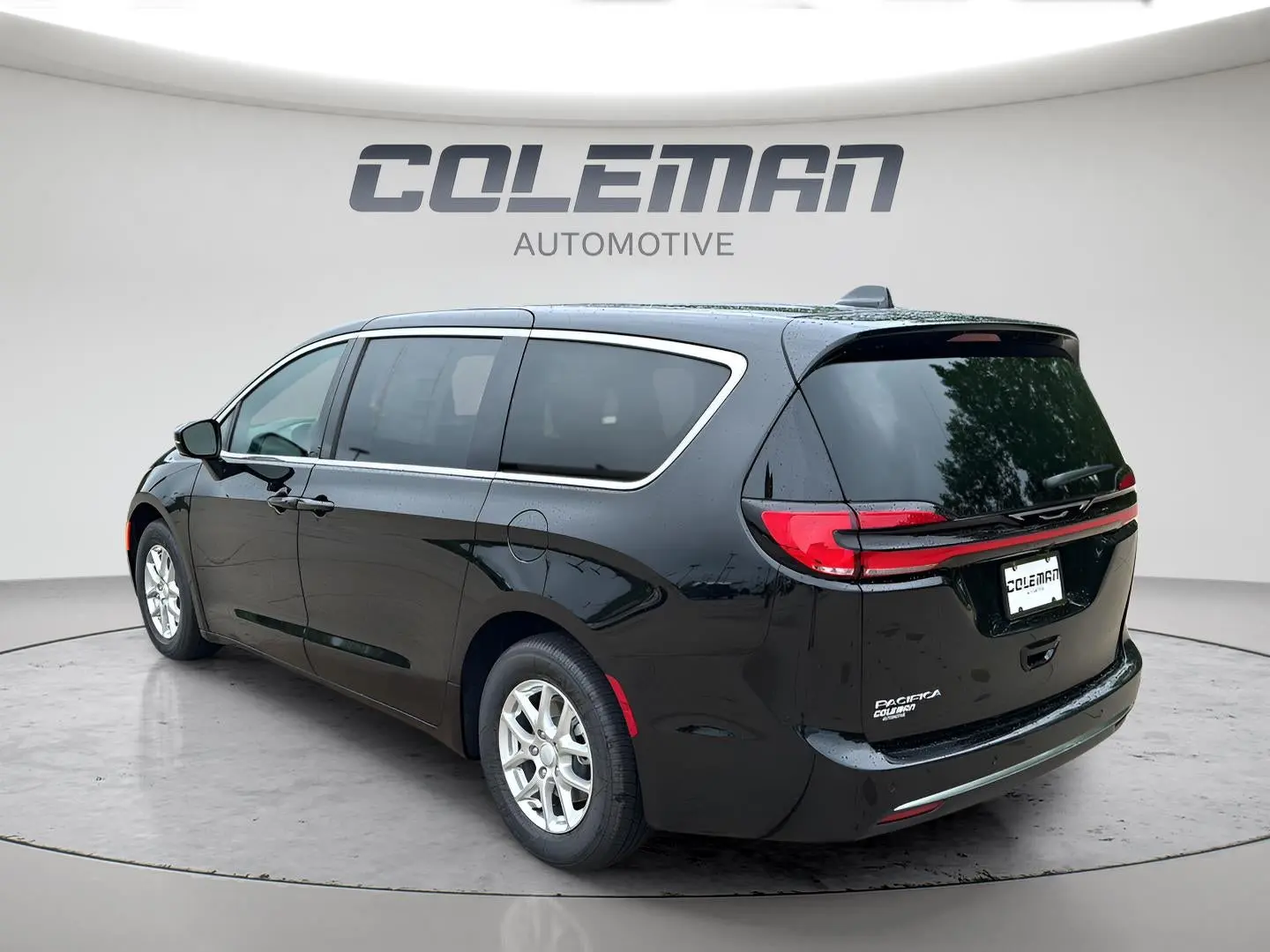 2027 Chrysler Pacifica Select photo 3