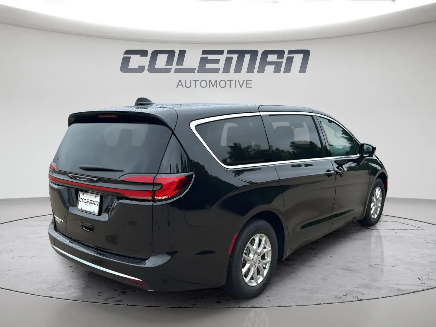 2027 Chrysler Pacifica Select photo 5