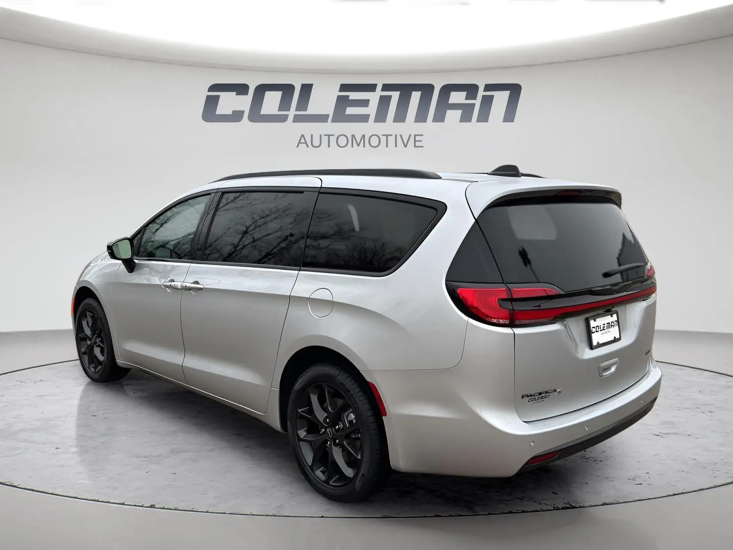 2026 Chrysler Pacifica Select AWD photo 3