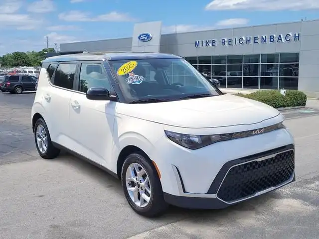 2025 Kia Soul 2.0 S IVT's photo
