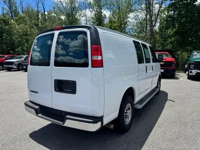 2024 Chevrolet Express 2500 Work Van HD photo 5