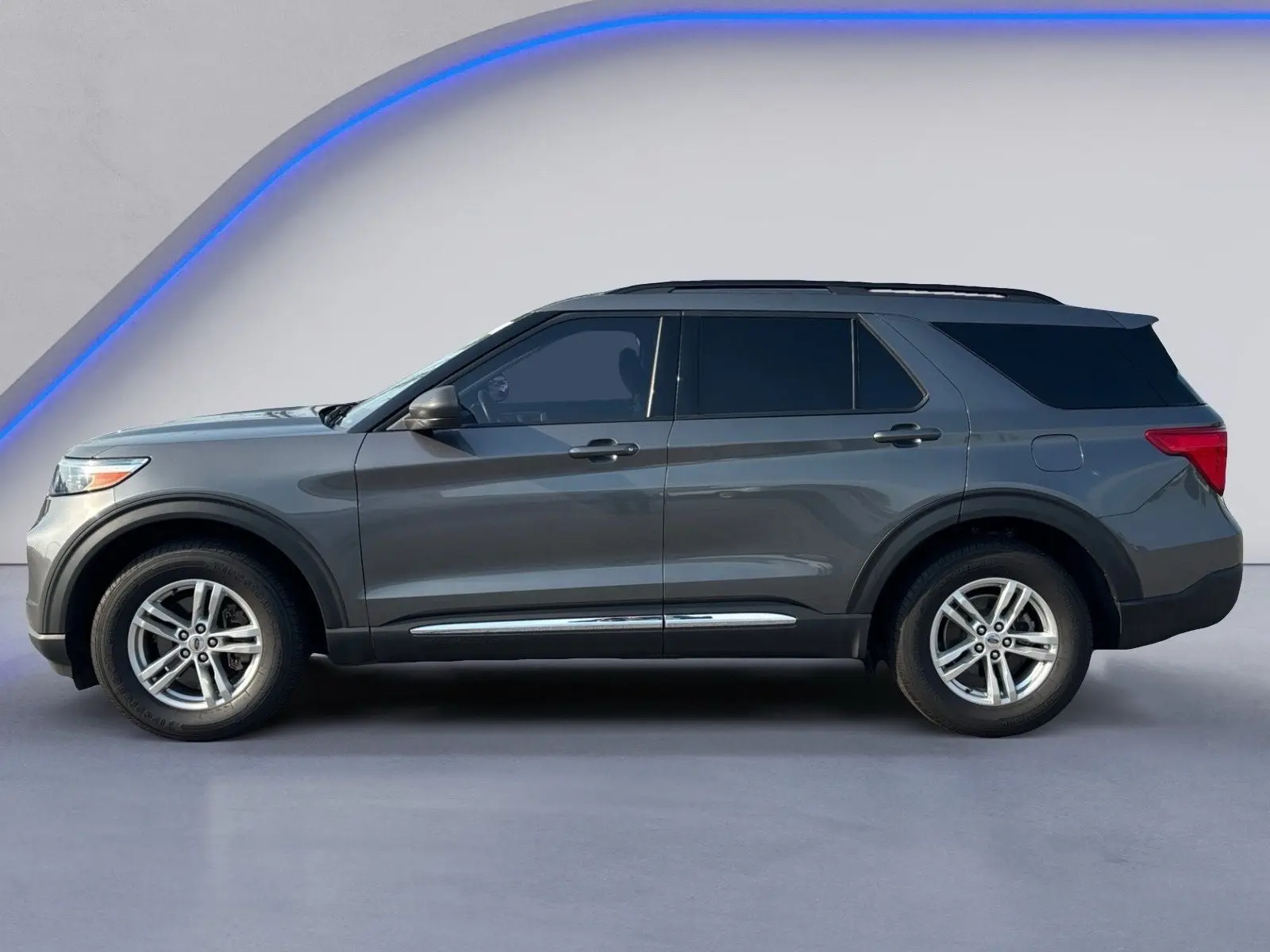 2023 Ford Explorer XLT RWD photo 3