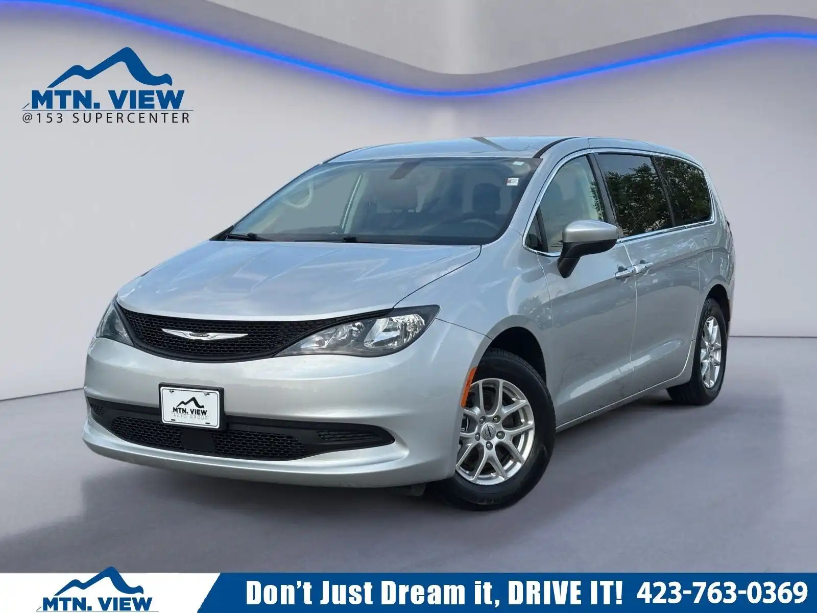 2022 Chrysler Voyager LX's photo