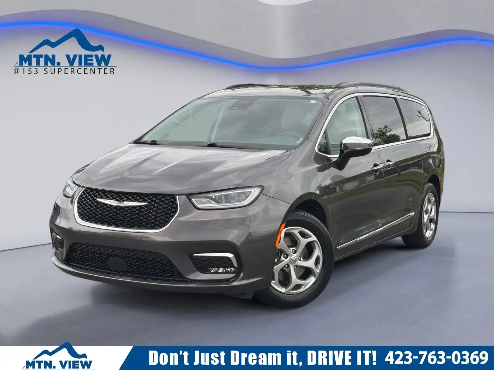 2023 Chrysler Pacifica Limited's photo