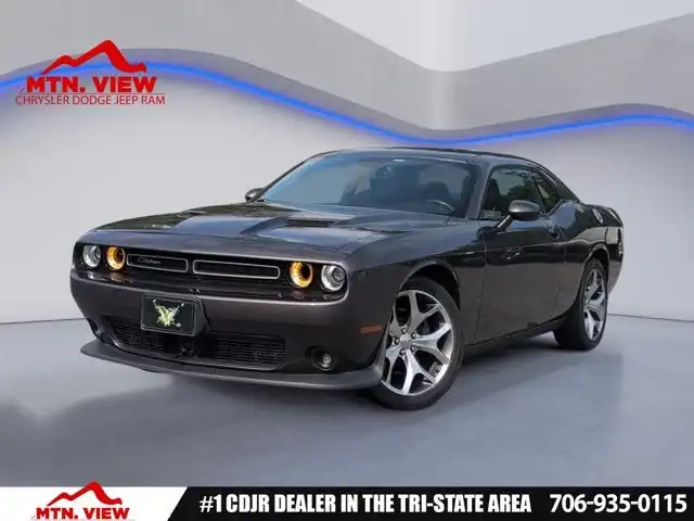 2016 Dodge Challenger SXT Plus's photo