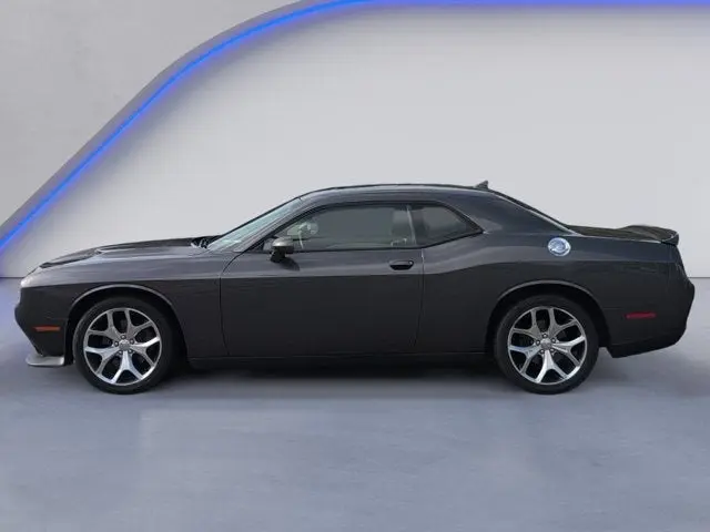 2016 Dodge Challenger SXT Plus photo 3