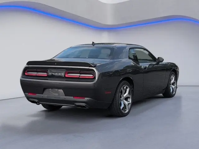 2016 Dodge Challenger SXT Plus photo 5