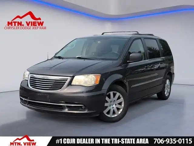 2016 Chrysler Town & Country Touring's photo