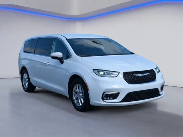 2023 Chrysler Pacifica Touring L photo 5