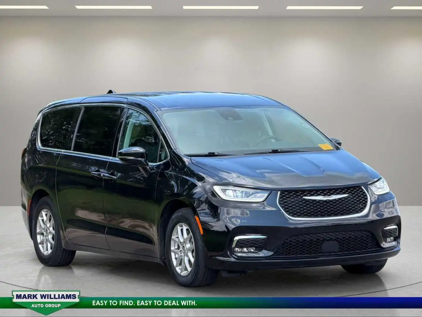 2024 Chrysler Pacifica Touring L's photo