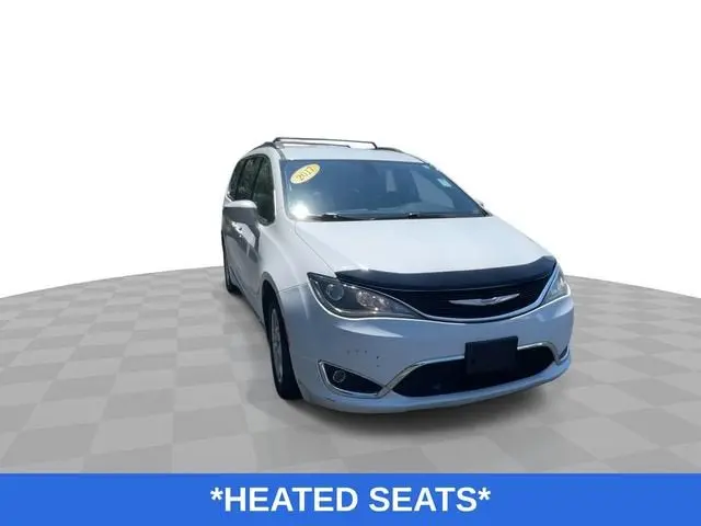 2017 Chrysler Pacifica Touring-L photo 4