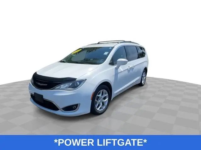 2017 Chrysler Pacifica Touring-L photo 5