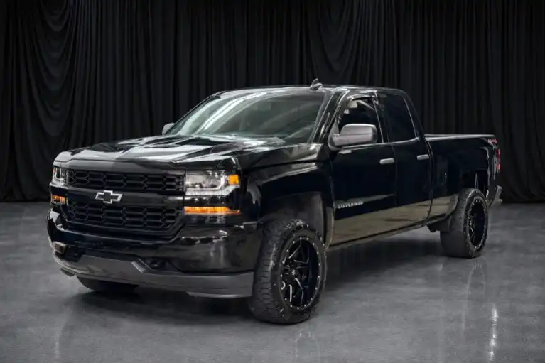 2017 Chevrolet Silverado 1500 Custom 4X4 Double Cab Std Box's photo