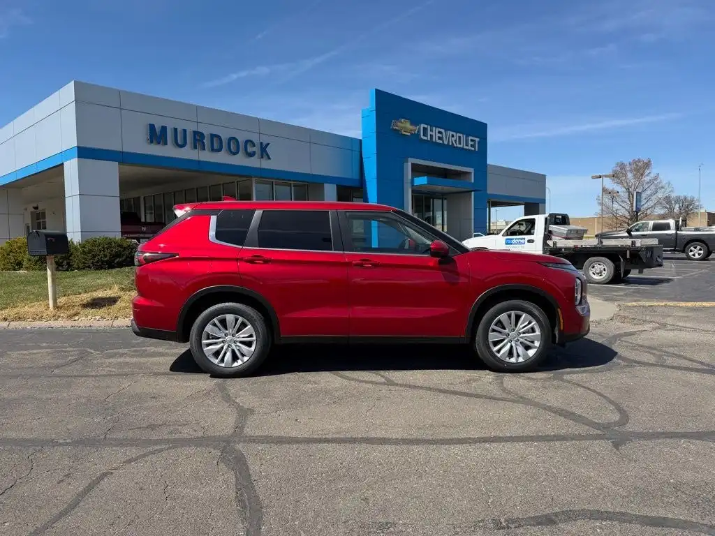 2026 Mitsubishi Outlander ES FWD's photo