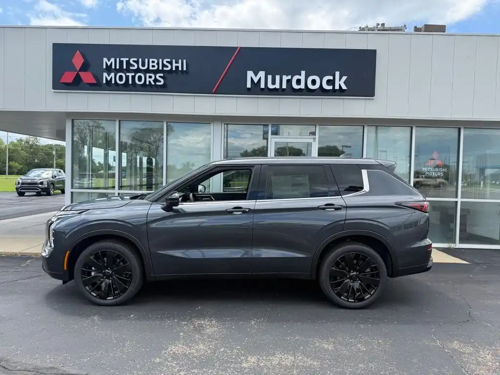 2026 Mitsubishi Outlander LE FWD's photo