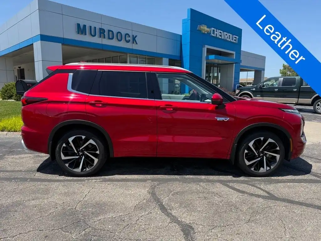 2023 Mitsubishi Outlander Plug-in Hybrid SEL S-AWC's photo