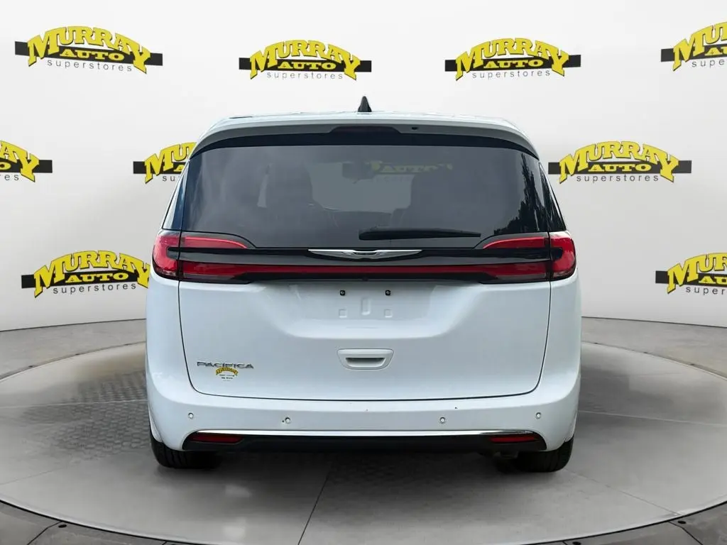2025 Chrysler Pacifica Select photo 4