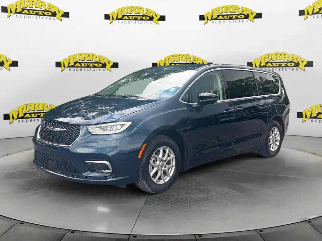 2024 Chrysler Pacifica Touring L's photo