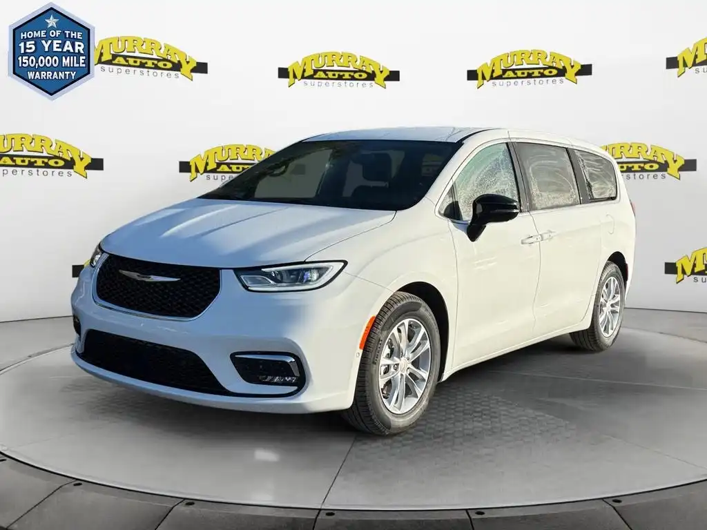 2026 Chrysler Pacifica Select's photo