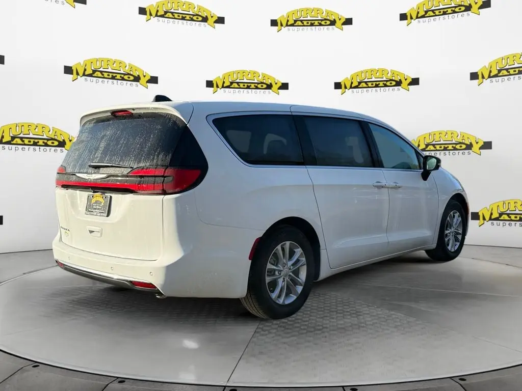 2026 Chrysler Pacifica Select photo 5