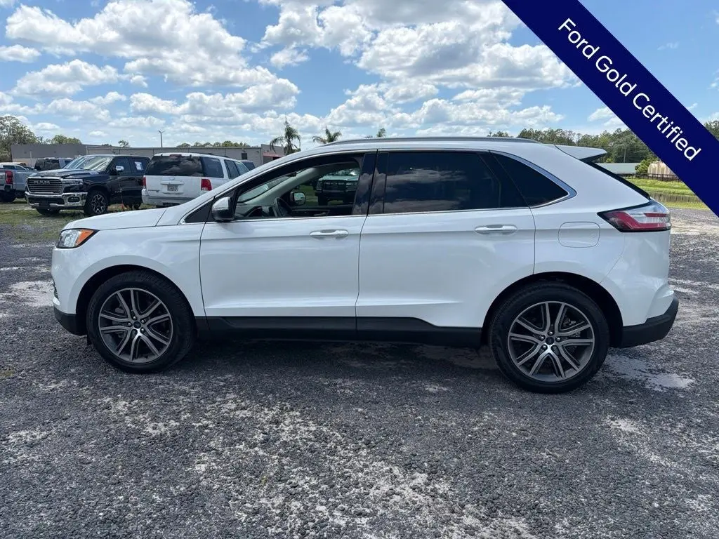2021 Ford Edge Titanium photo 3