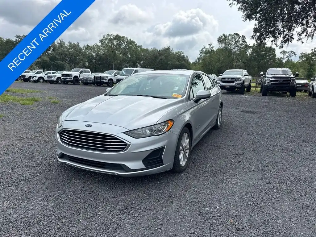2019 Ford Fusion SE's photo