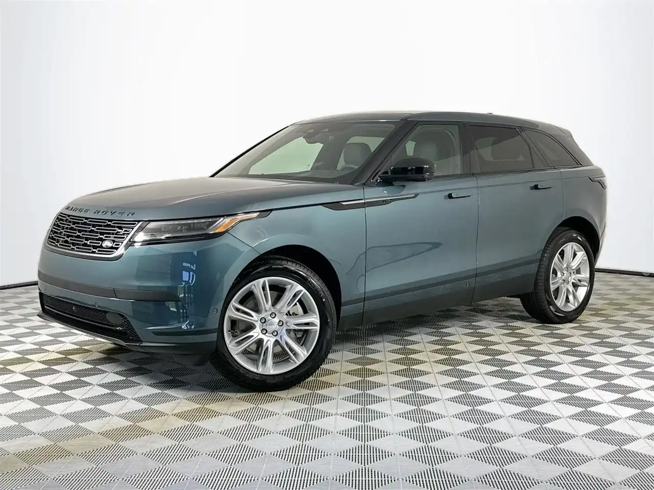 2026 Land Rover Range Rover Velar P250 S's photo