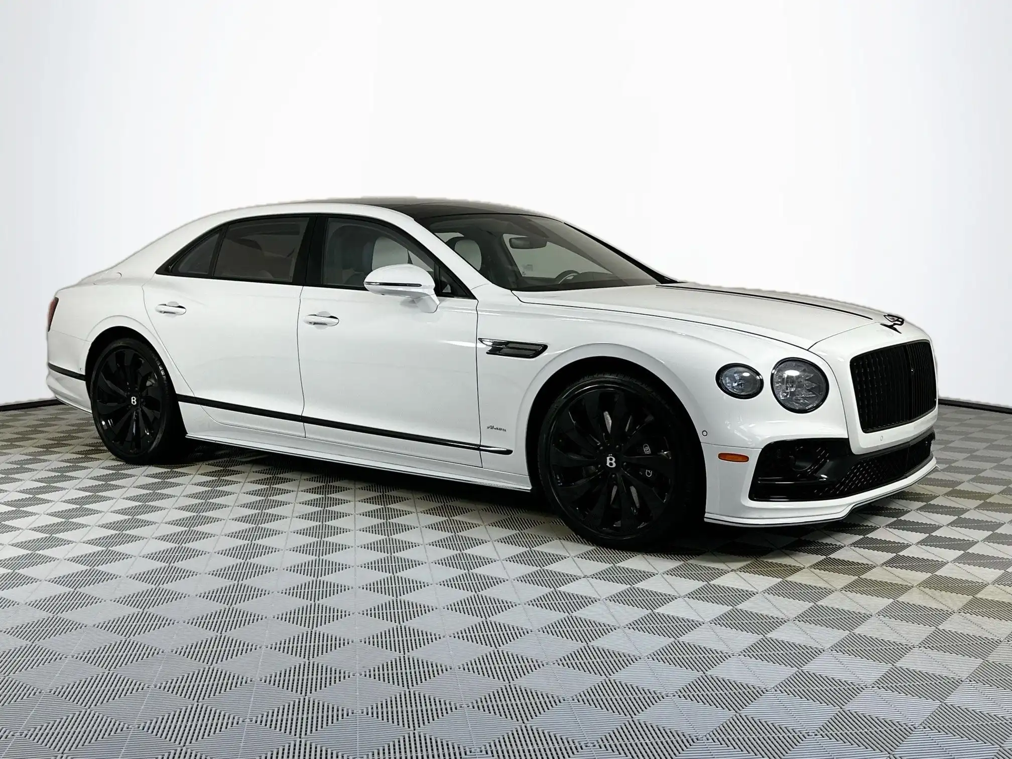 2023 Bentley Flying Spur Azure V8's photo