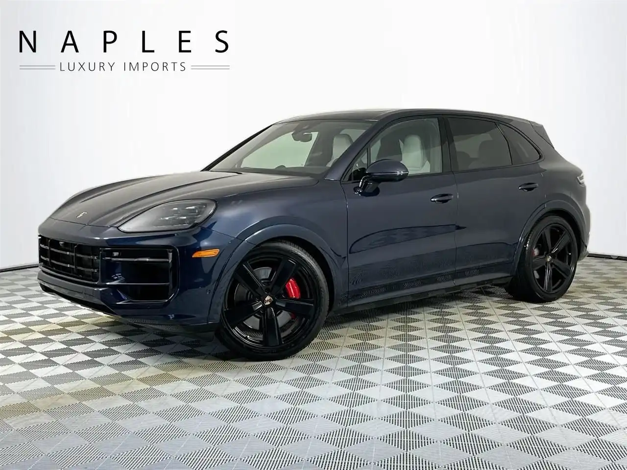 2025 Porsche Cayenne GTS's photo
