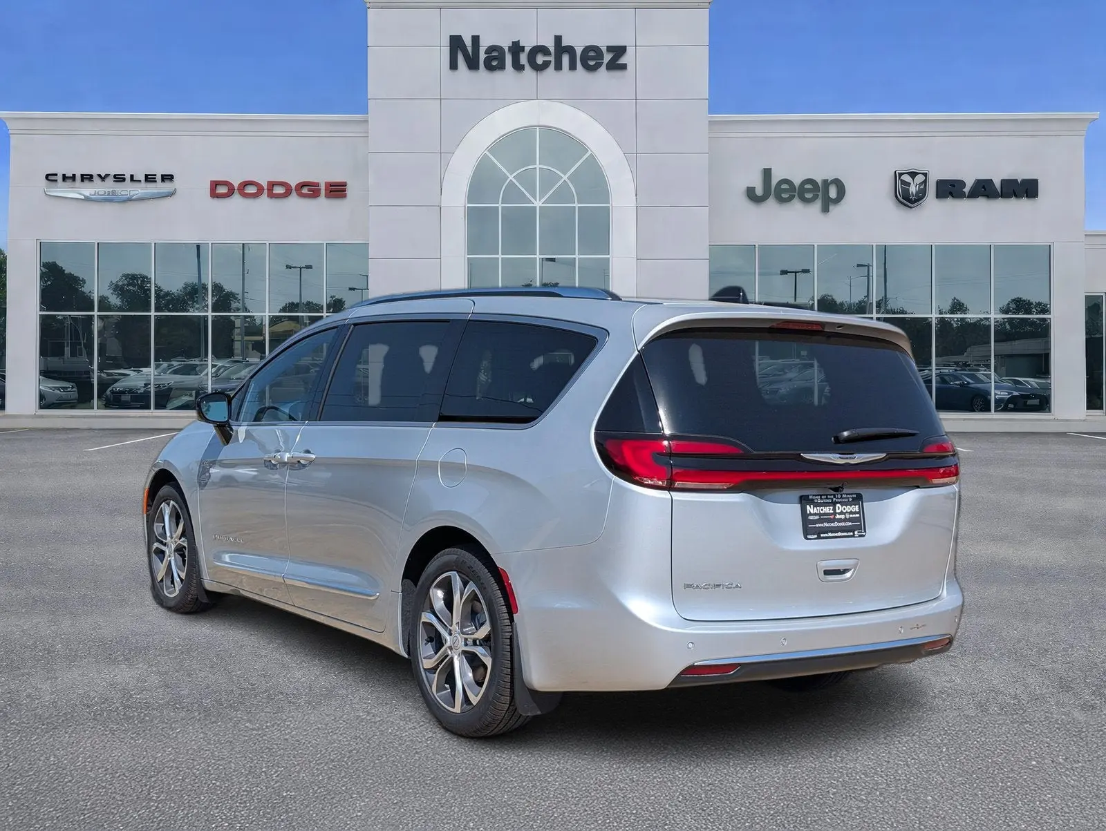 2026 Chrysler Pacifica Pinnacle photo 4