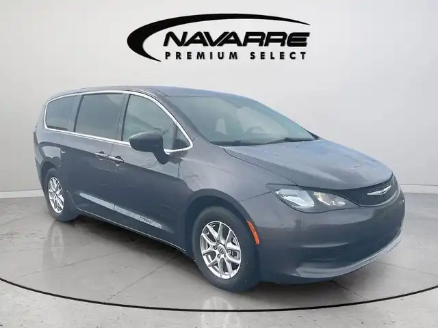 2022 Chrysler Voyager LX's photo