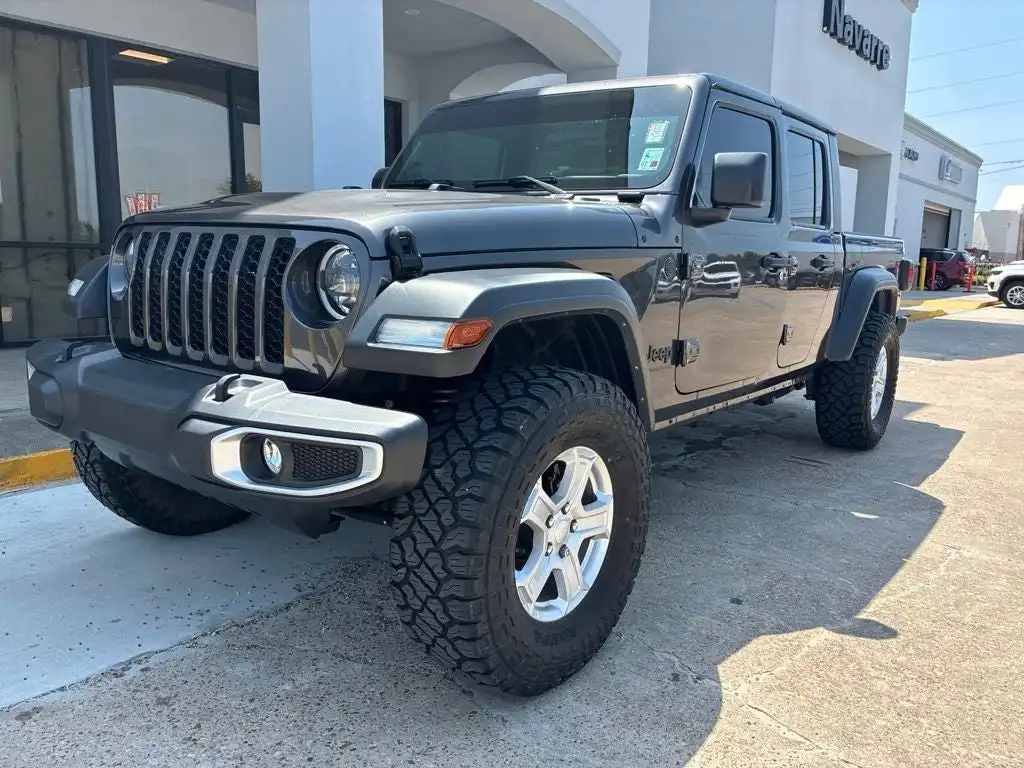 2023 Jeep Gladiator Sport's photo