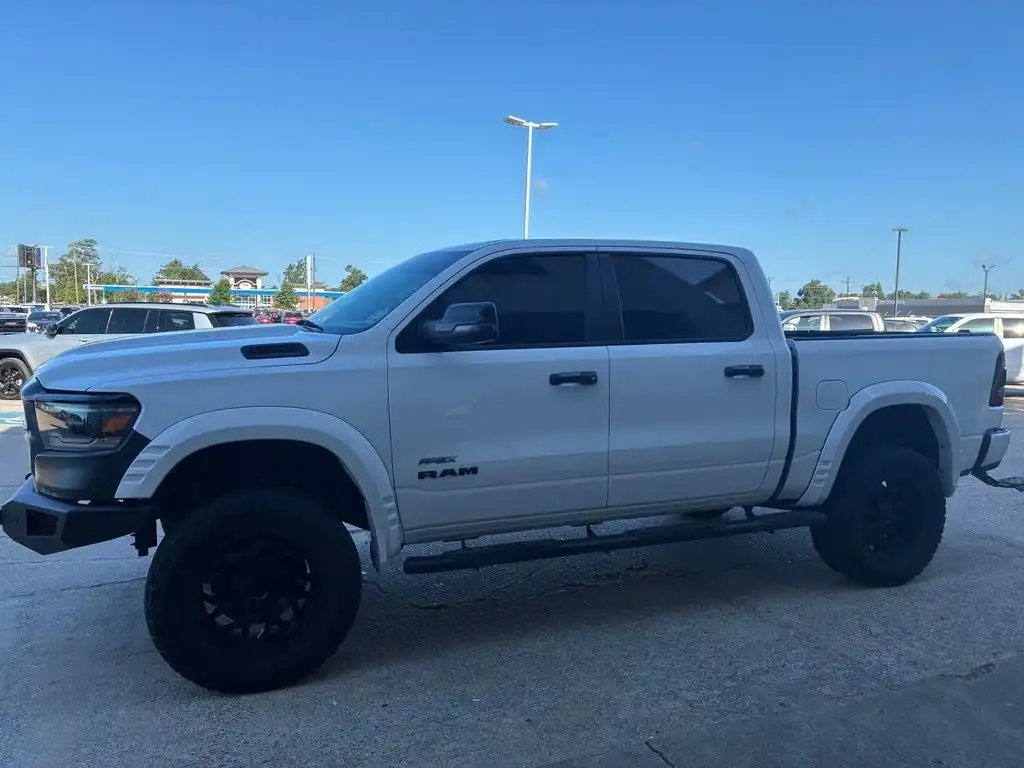 2023 RAM 1500 Big Horn/Lone Star 4x4 Crew Cab 5'7's photo