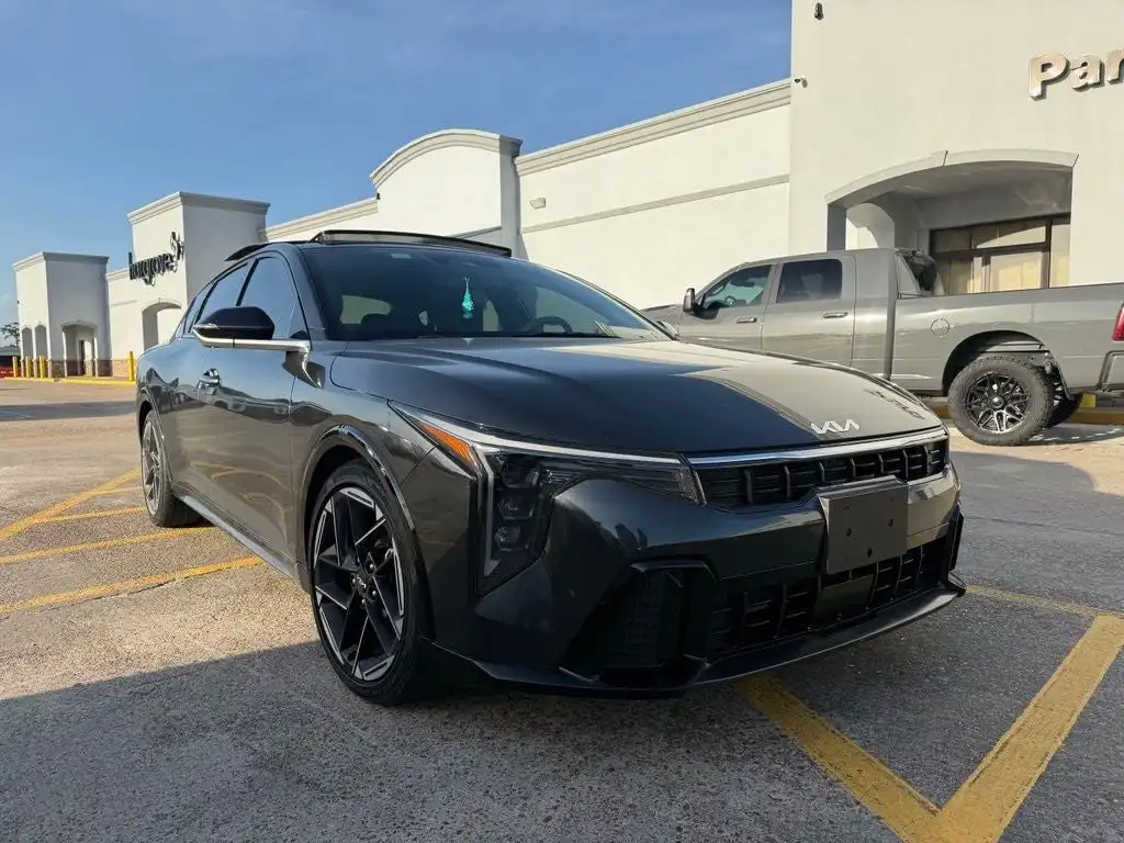 2025 Kia K4 GT-Line AT's photo