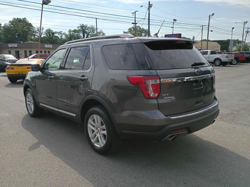 2018 Ford Explorer XLT 4WD photo 3