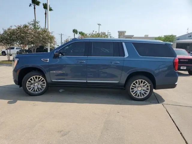 2026 GMC Yukon Denali AWD photo 4