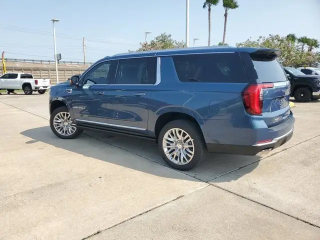 2026 GMC Yukon Denali AWD photo 5