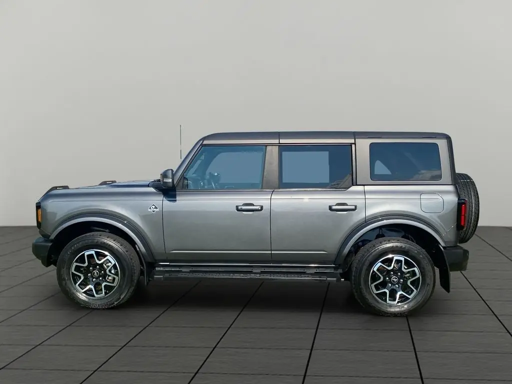 2022 Ford Bronco Outer Banks 4WD photo 3